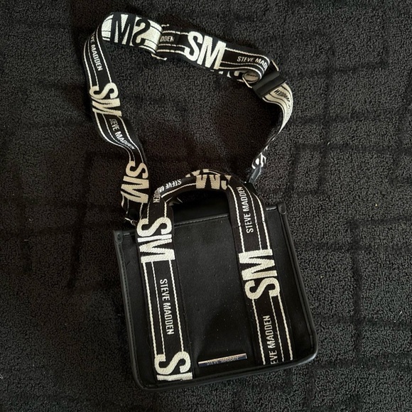 Steve Madden Black Messenger Bag with Logo Strap - Picture 3 of 3